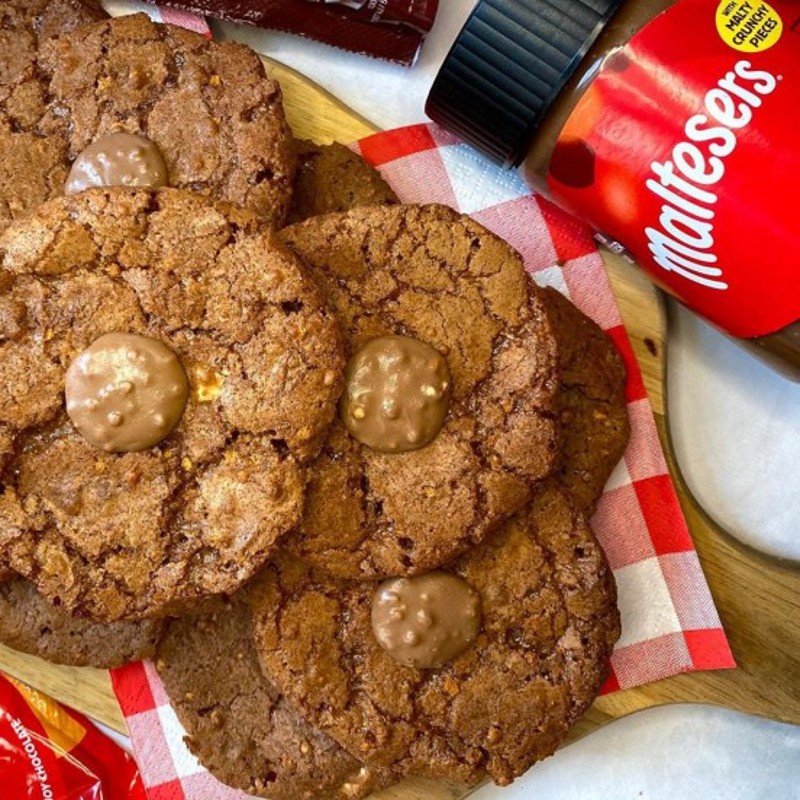 MALTESERS Chocolate Spread with Malty Crunchy Pieces 350g - Image 3